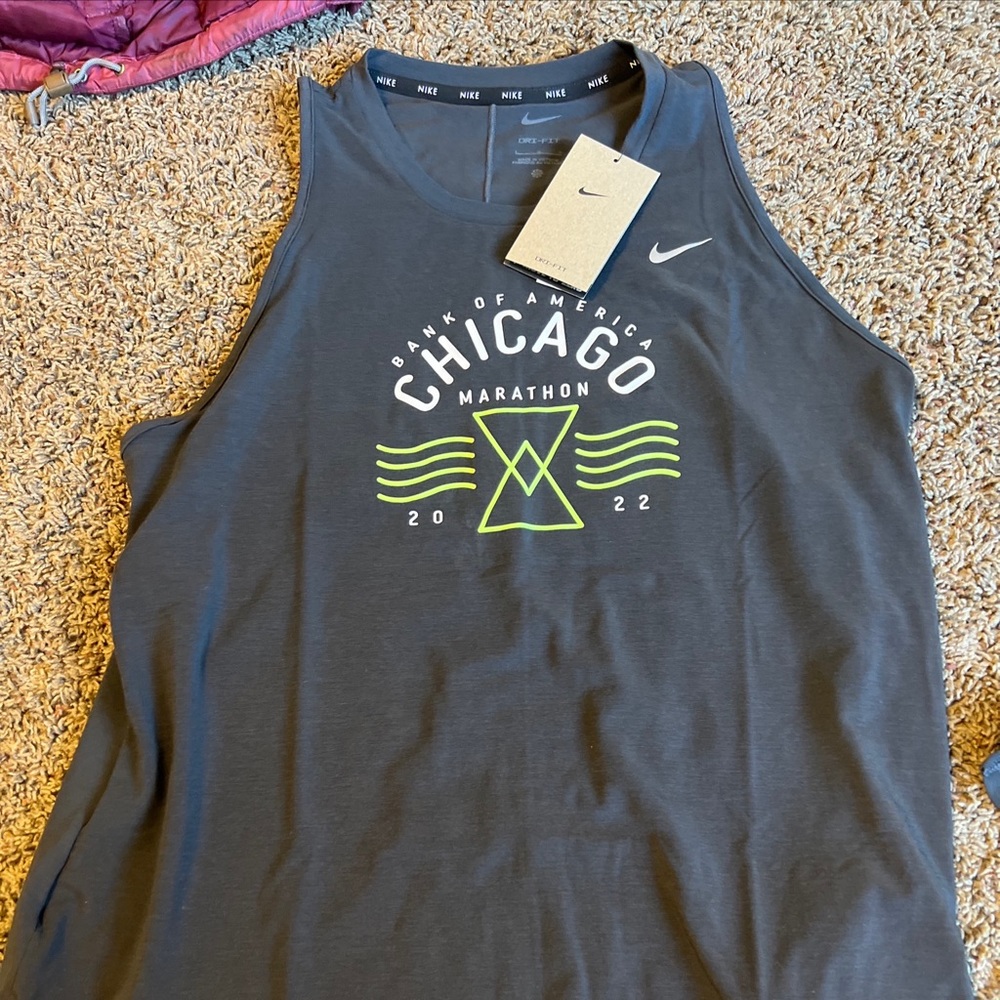 Womens  nike Chicago marathon tank size M (DX4515)
